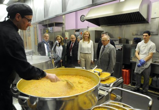 A Xunta outorga 215.000 euros á Cociña Económica da Coruña para mellorar a atención das persoas que máis o necesitan